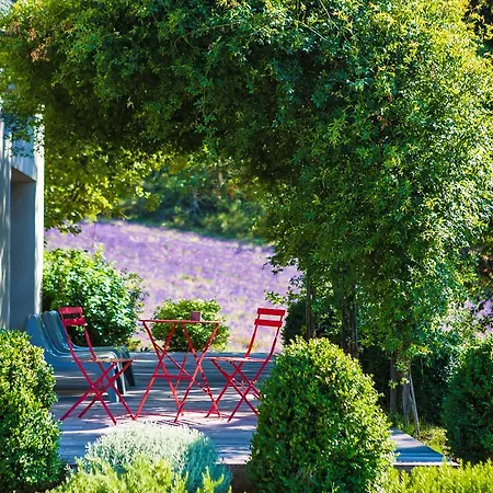 Le Parfum Des Collines Guest house